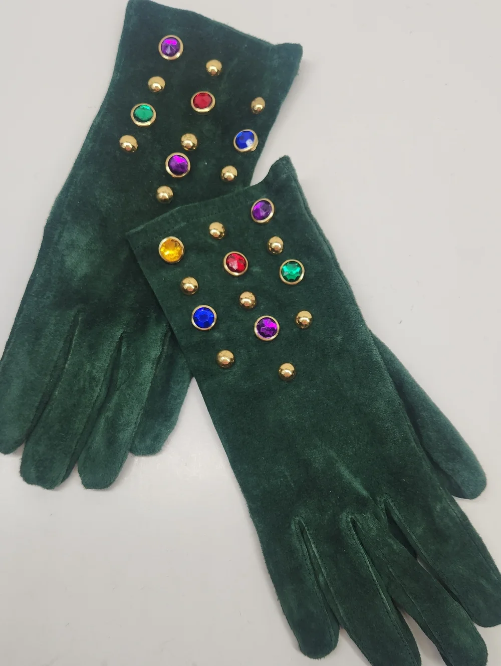 CAROLINA AMATO Green Suede Gloves with Multicolor Jewel Studs 90S